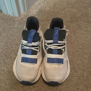 On cloud Cloudnova size 7 womens